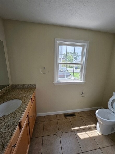 Building Photo - 61 Lawe St