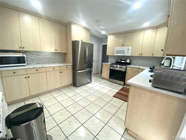 Building Photo - 60 Grist Mill Ln