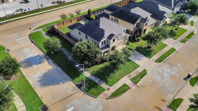 Building Photo - 23714 Via Viale Dr