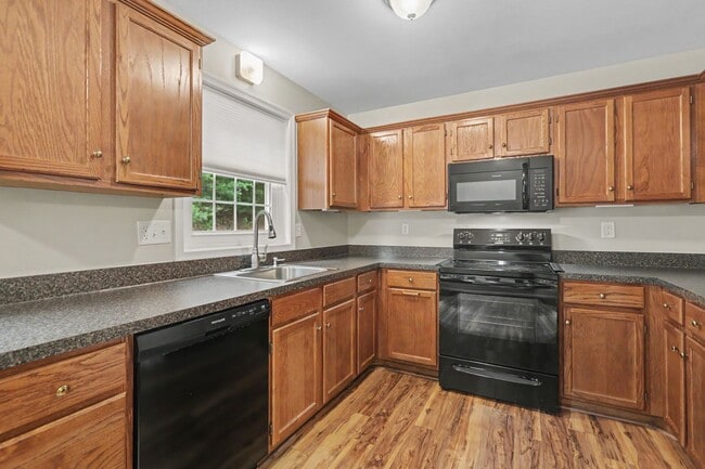 Building Photo - 2165 St Clair Ct