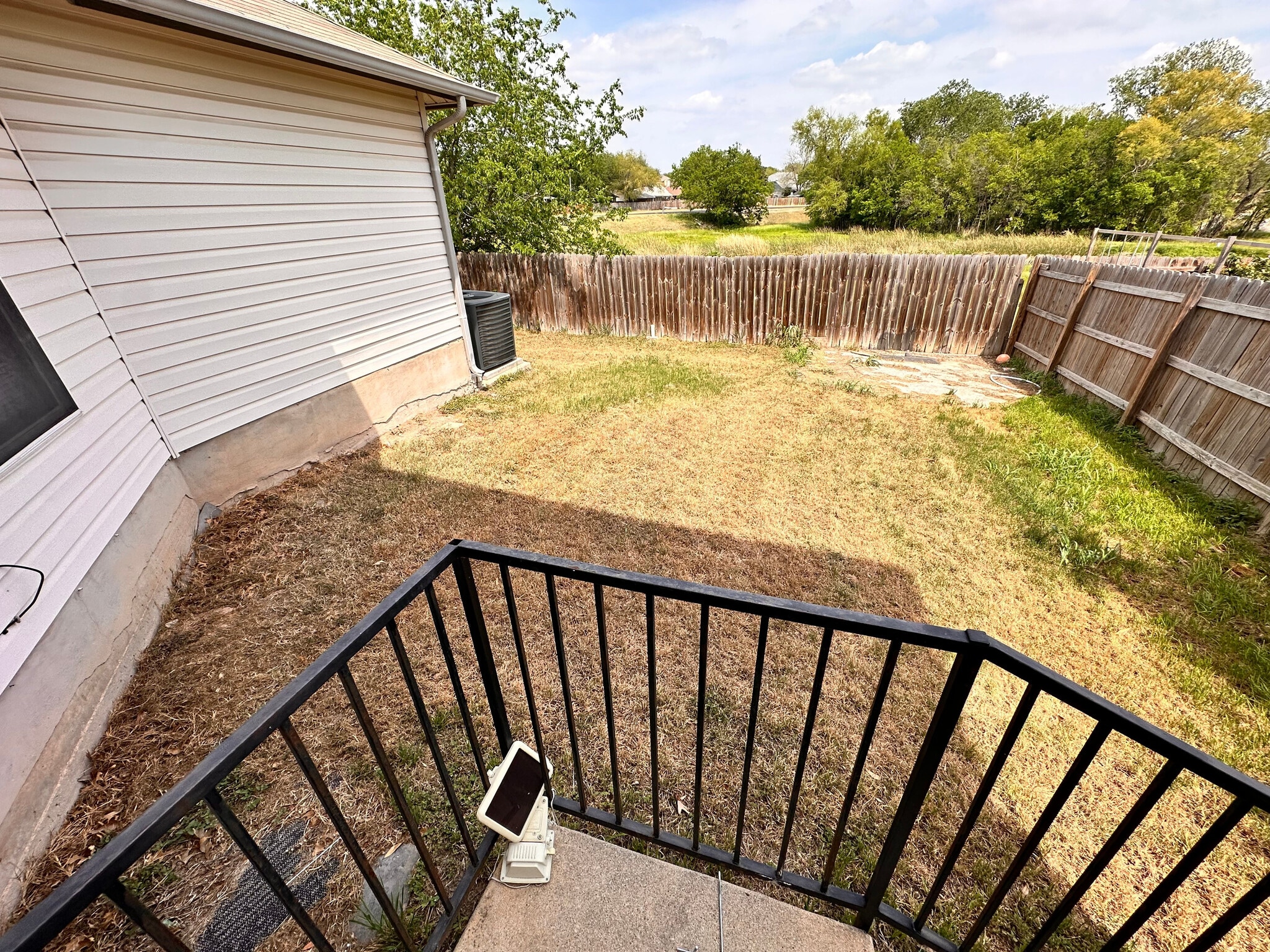 Building Photo - Room in House on Heyerdahl Dr