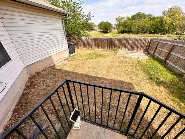 Building Photo - Room in Single Family Home on Heyerdahl Dr