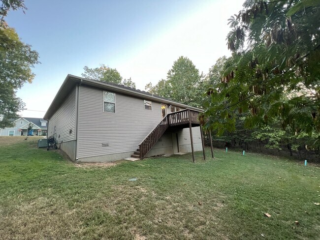 Building Photo - 22 Lyndhurst Dr