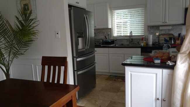 Building Photo - 639 26th St