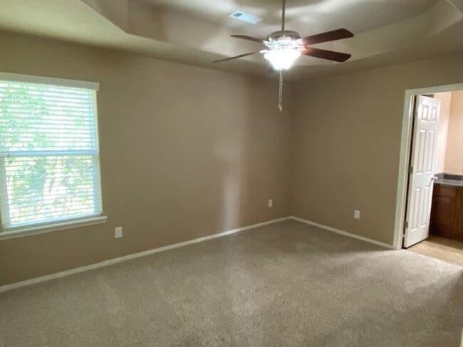 Building Photo - Super Cute Home in SW Bentonville!