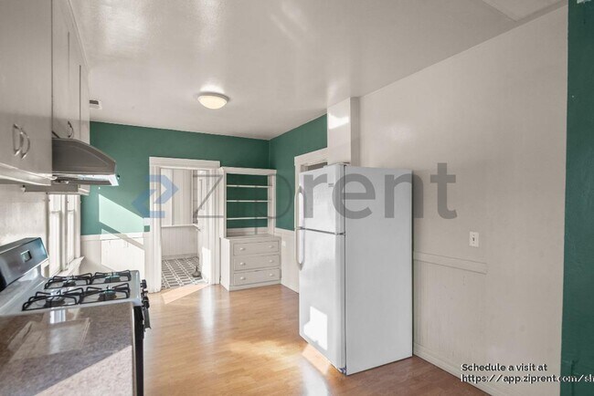 Building Photo - 848 Mead Ave