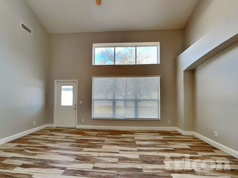 Building Photo - 243 Tower View Dr W