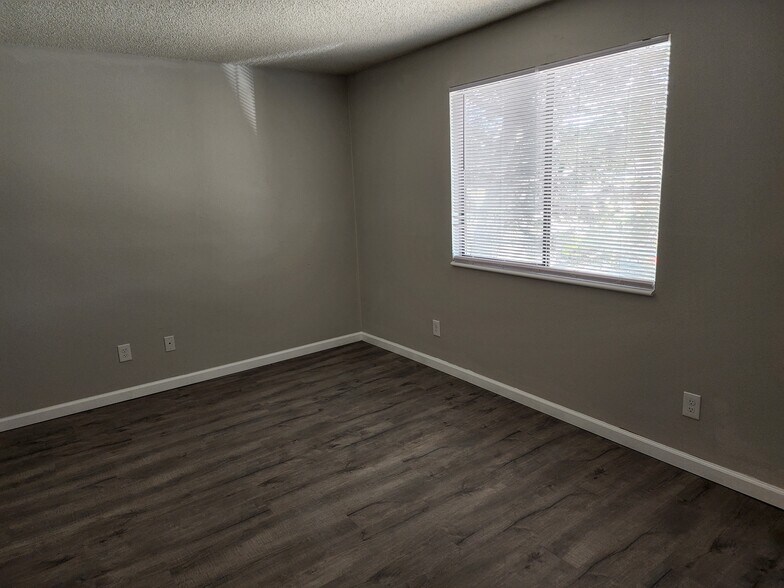 Building Photo - 18163 E Kentucky Ave