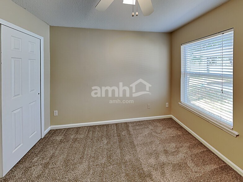 Building Photo - 10902 Campus Heights Ln