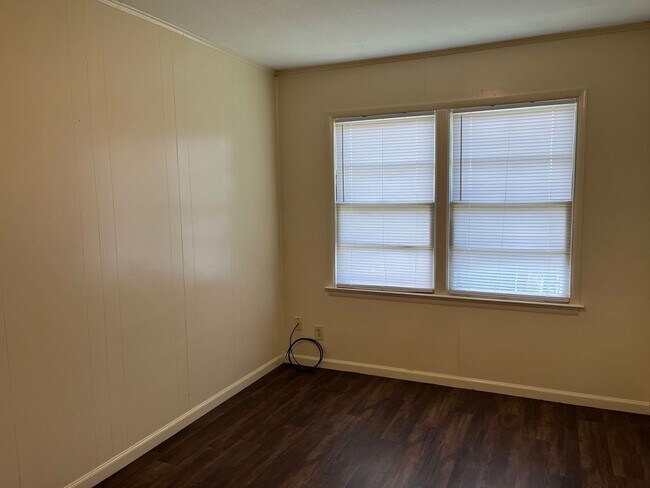Building Photo - 3BR/1BA off Shed Road in Bossier City