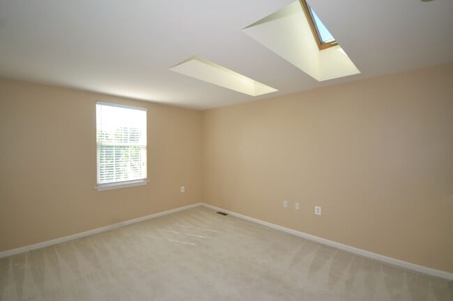 Building Photo - 326 Wheatfield Cir