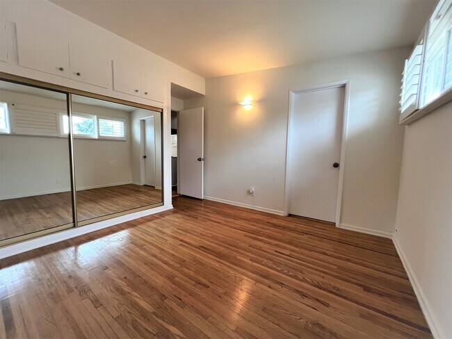 Building Photo - Gorgeous 3 Bedroom 1.5 Bath Home located i...