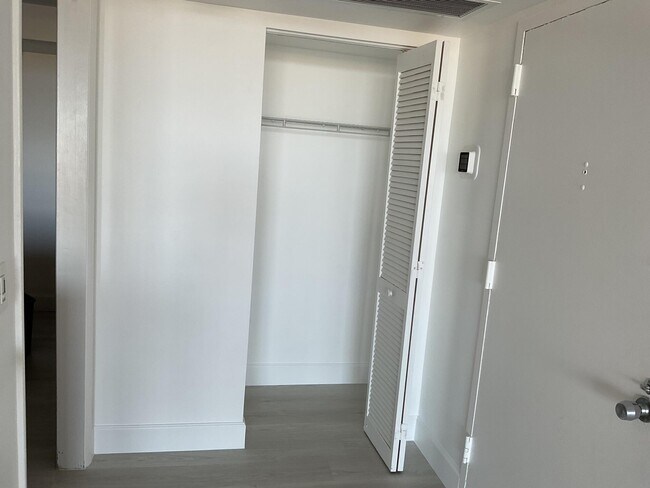 Building Photo - 2425 Presidential Way