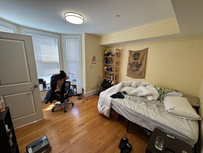 Building Photo - Beautiful 5 bed 2 bath in Cambridge.....