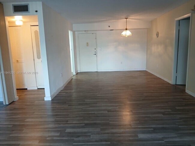 Building Photo - 1300 St Charles Pl