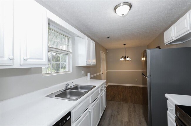 Building Photo - 9402 Highland Ridge
