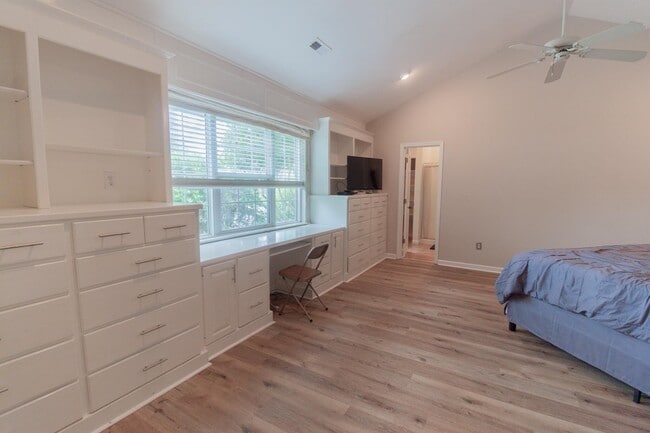 Building Photo - 1813 Windmere Way