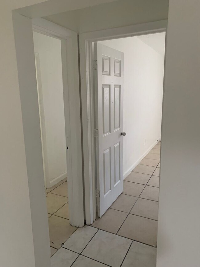 Building Photo - 900 NW