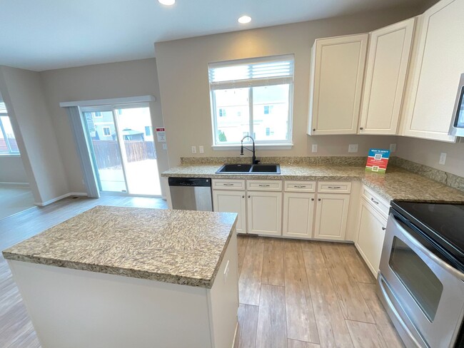 Building Photo - 4 Bedroom Home Available Near Black Forest...
