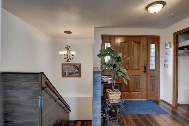 Building Photo - 3 Bedroom 2.5 bathroom spacious home with views of marina and downtown Oak Harbor