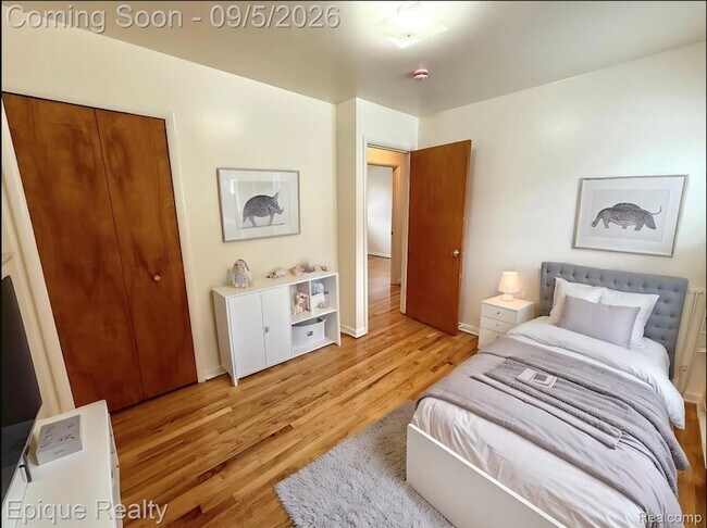 Building Photo - 5627 Clippert St