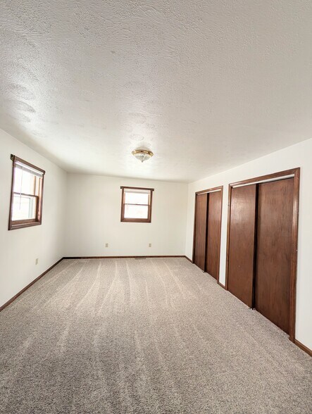 Second bedroom - 591 N Lincoln Ave