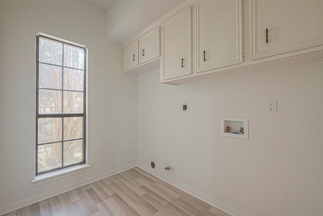Building Photo - 1015 Sugar Lakes Dr