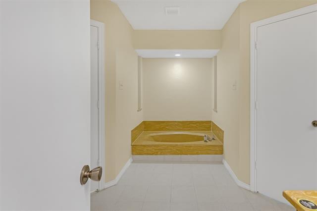 Building Photo - 421 Pebblecreek Dr