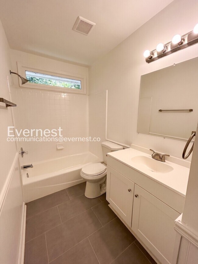 Building Photo - 3312 Northbrook Dr