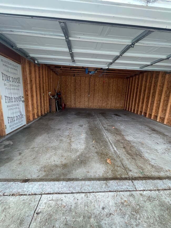 2 car garage - 282 N Franklin St