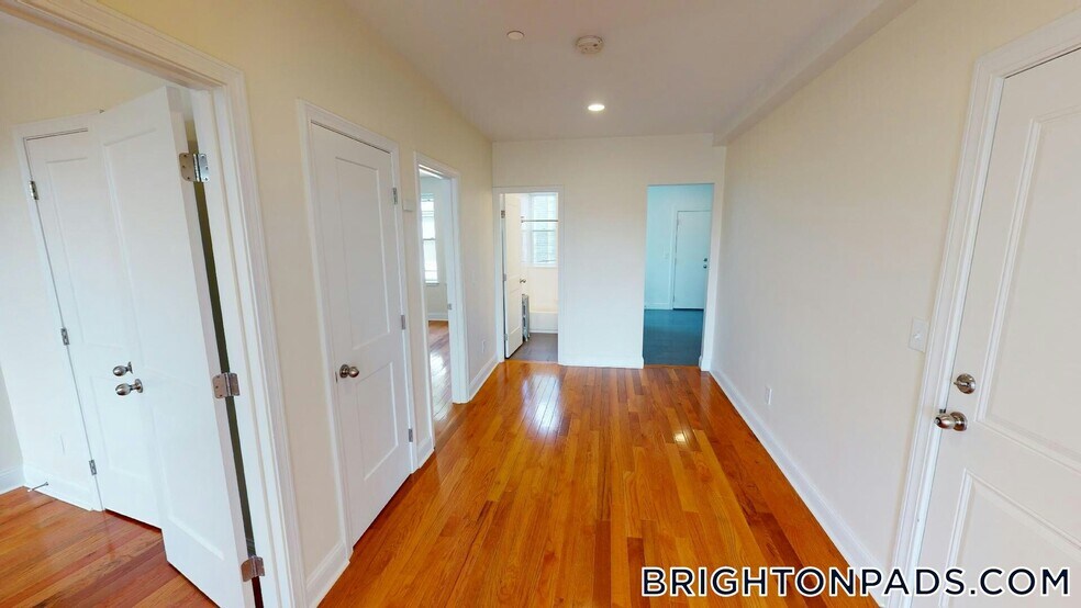 Building Photo - 123 Sutherland Rd