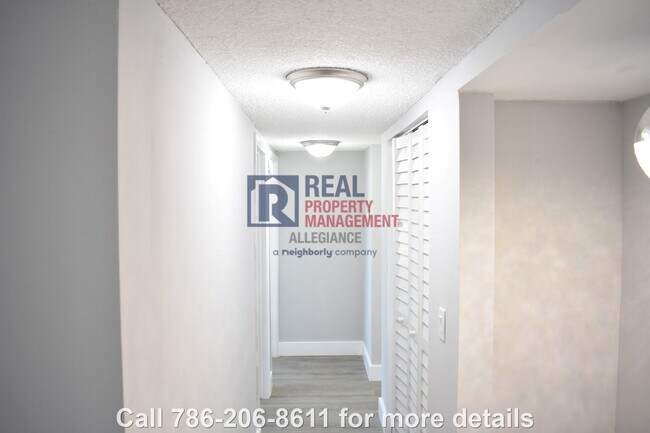 Building Photo - Modern Charm: Newly Renovated 2 Bed 2 Bath...