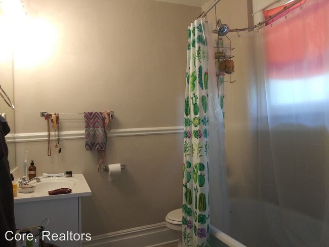 Building Photo - 3745 SE Belmont St