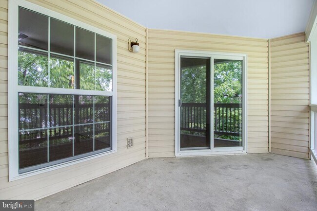 Building Photo - 1535 Lincoln Way