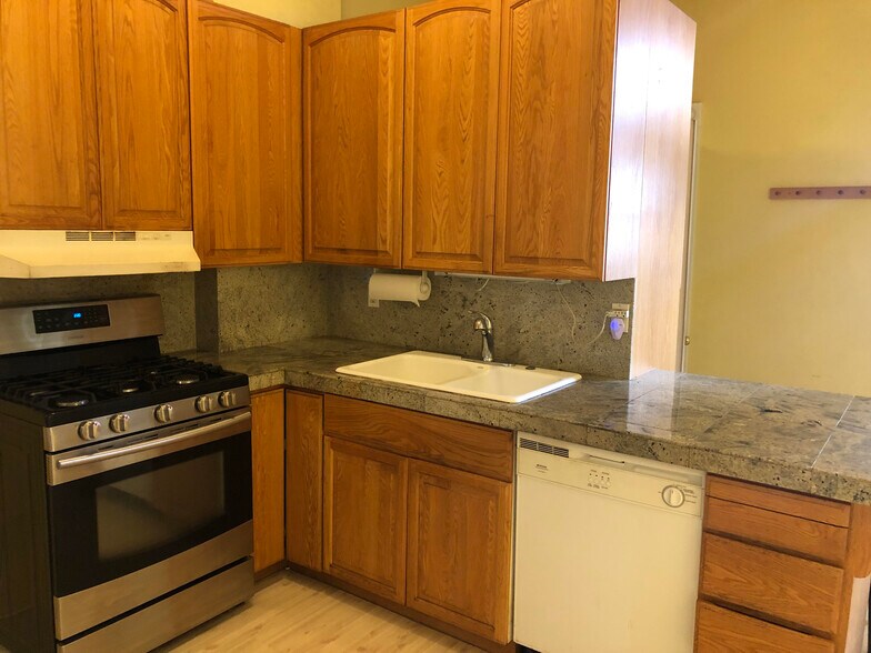 Building Photo - 1039 SE Franklin St