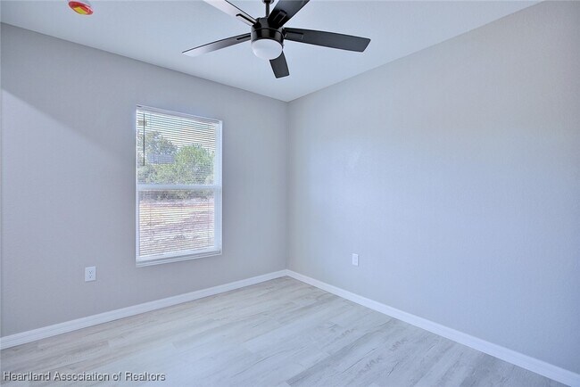 Building Photo - 295 Lincoln Rd NE