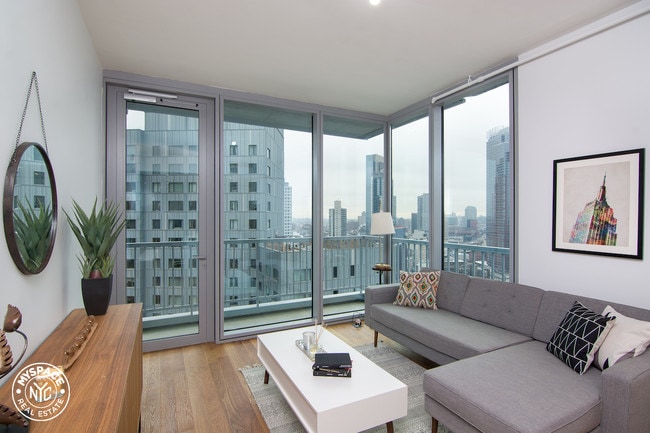 Building Photo - 436 Albee Square W