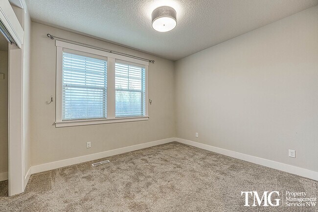 Building Photo - Spacious 4 BD Home with Private Backyard & Community Amenities!