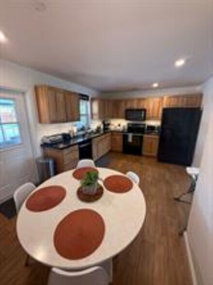Primary Photo - 541 NE 58th Ct