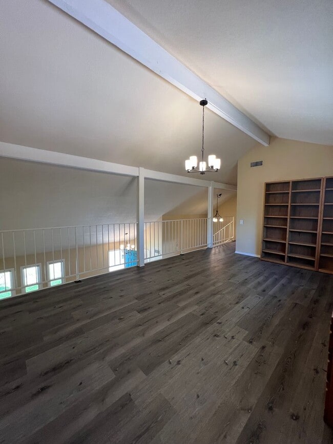 Building Photo - Lake Forest House with 4 bed 2 bath plus loft