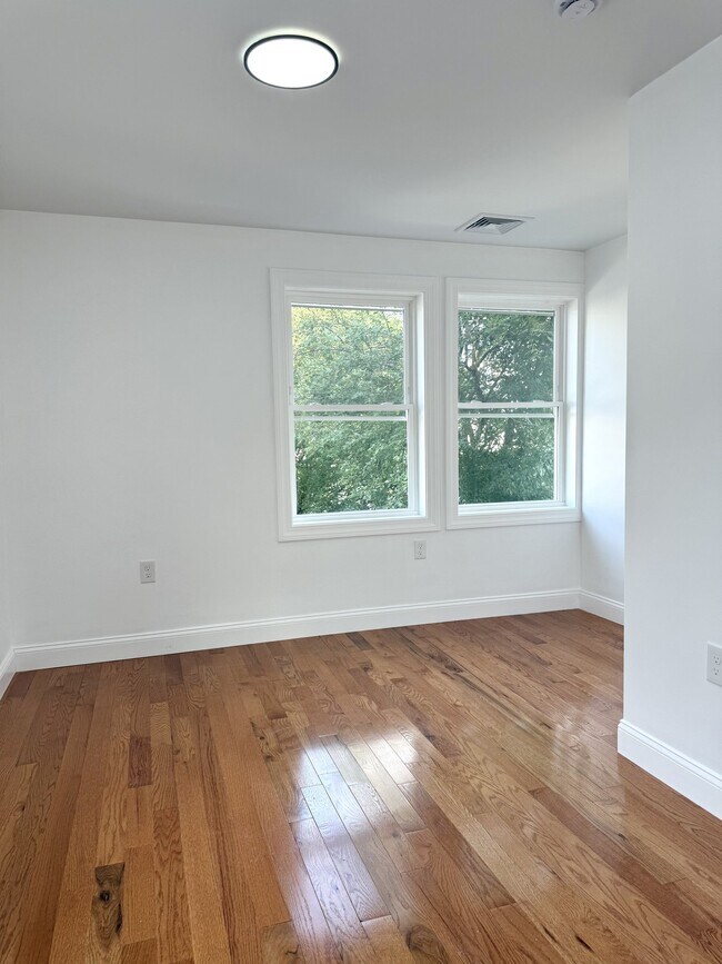 Building Photo - 47 Rill St