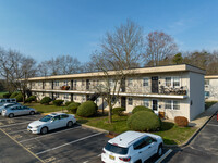 Building Photo - Pinewood Estates
