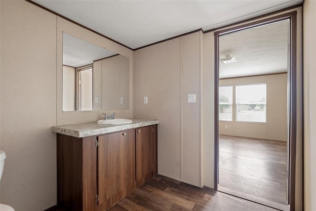 Building Photo - 360 Shady Oaks Dr