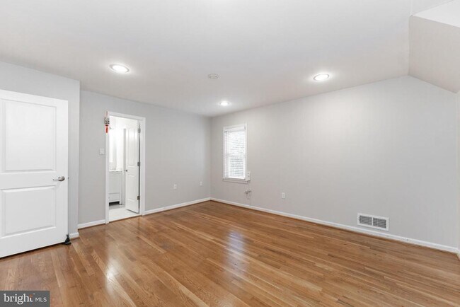Building Photo - 7923 Ivymount Terrace
