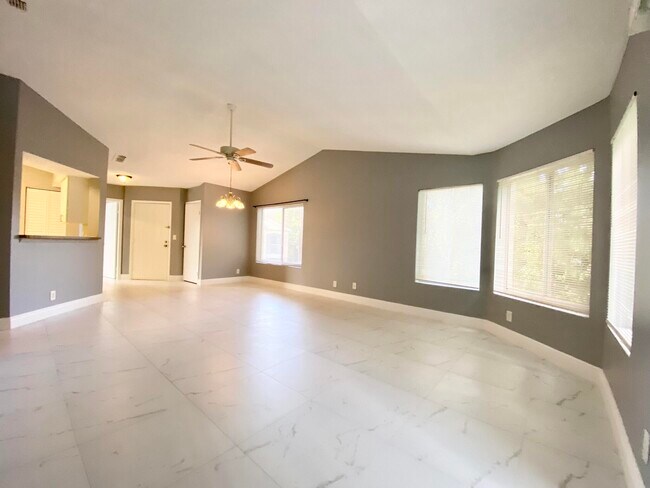 Building Photo - 815 Boynton Beach Blvd