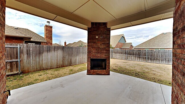 Building Photo - Beautiful 4 Bed 2 Bath Home in Mustang Schools