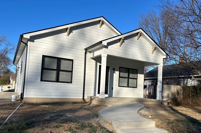 Building Photo - 707 W Harrison Ave