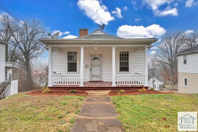 Primary Photo - 611 Watt St