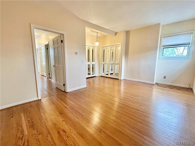 Building Photo - 40 Oakland Pl