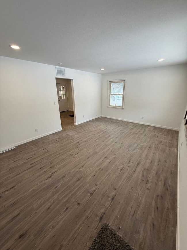 Building Photo - 805 N Atchison St